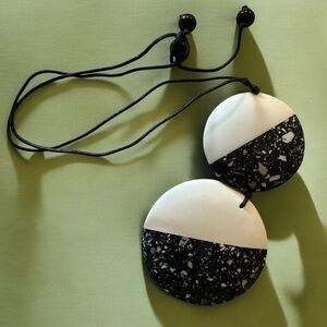 Vintage Retro Oversized Adjustable Round Mod Black & White Breccia Look Necklace